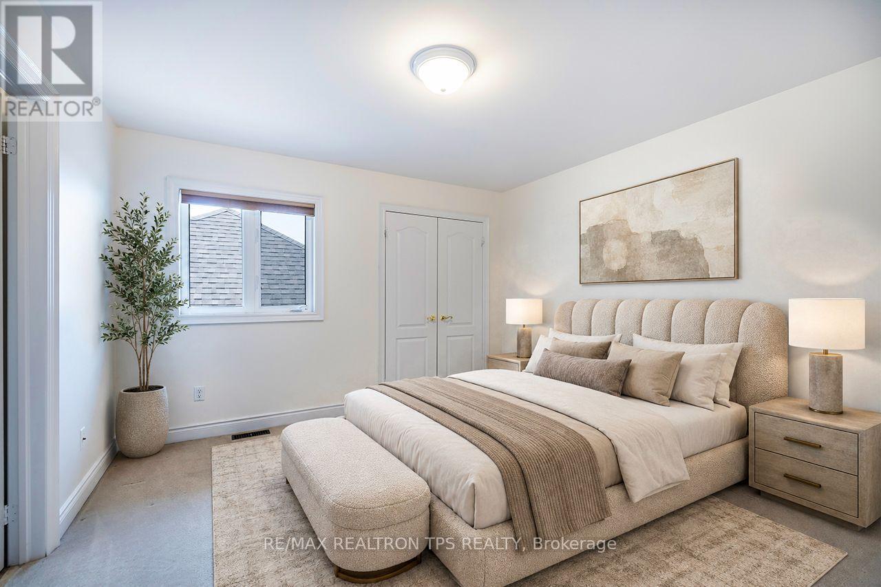 555 Kingsfield Loop, Oshawa, ON - Indoor Photo Showing Bedroom