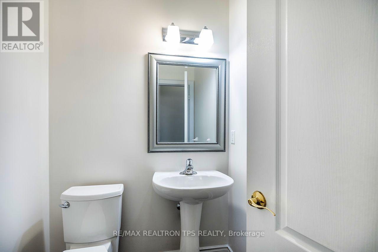 Powder Room - 555 Kingsfield Loop, Oshawa, ON - Indoor Photo Showing Bathroom