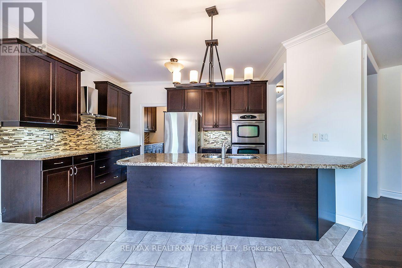 2 Wall Ovens - 555 Kingsfield Loop, Oshawa, ON - Indoor Photo Showing Kitchen With Upgraded Kitchen