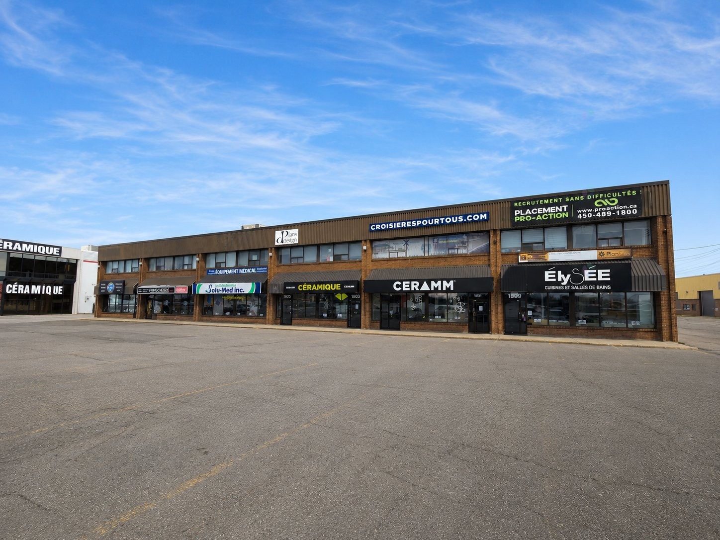 Front of Structure - 214A-1605 Desserte Nord Laval (A-440) O., Laval (Chomedey), QC - Outdoor