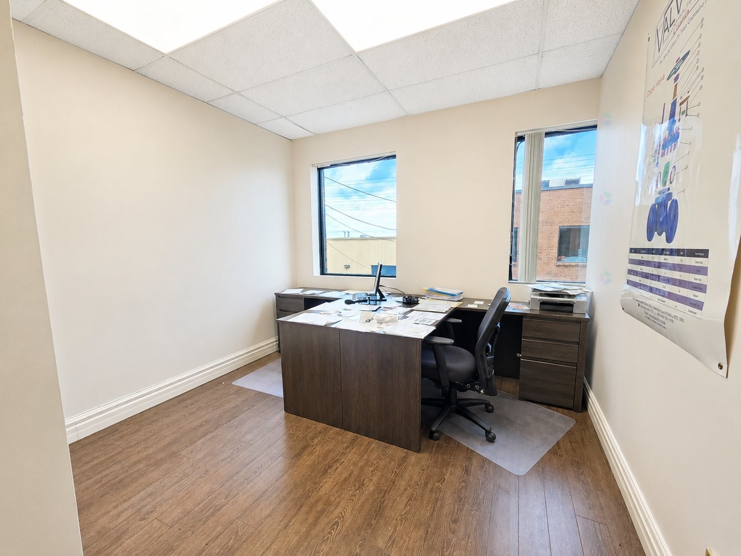 Office - 214A-1605 Desserte Nord Laval (A-440) O., Laval (Chomedey), QC - Indoor Photo Showing Office