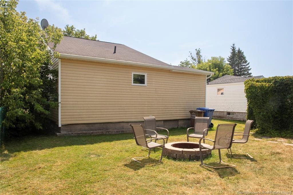 7 Jarvis St, Pointe-Du-Chêne, NB