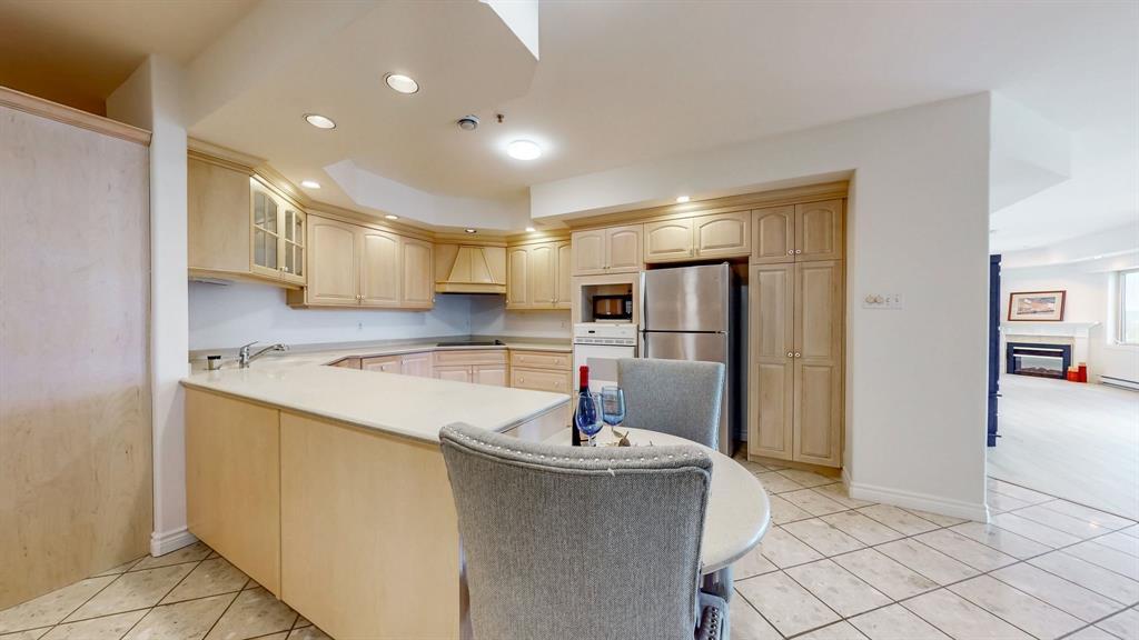314-386 Elizabeth Avenue, St. John'S, NL - Indoor Photo Showing Kitchen