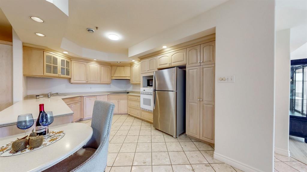 314-386 Elizabeth Avenue, St. John'S, NL - Indoor Photo Showing Kitchen