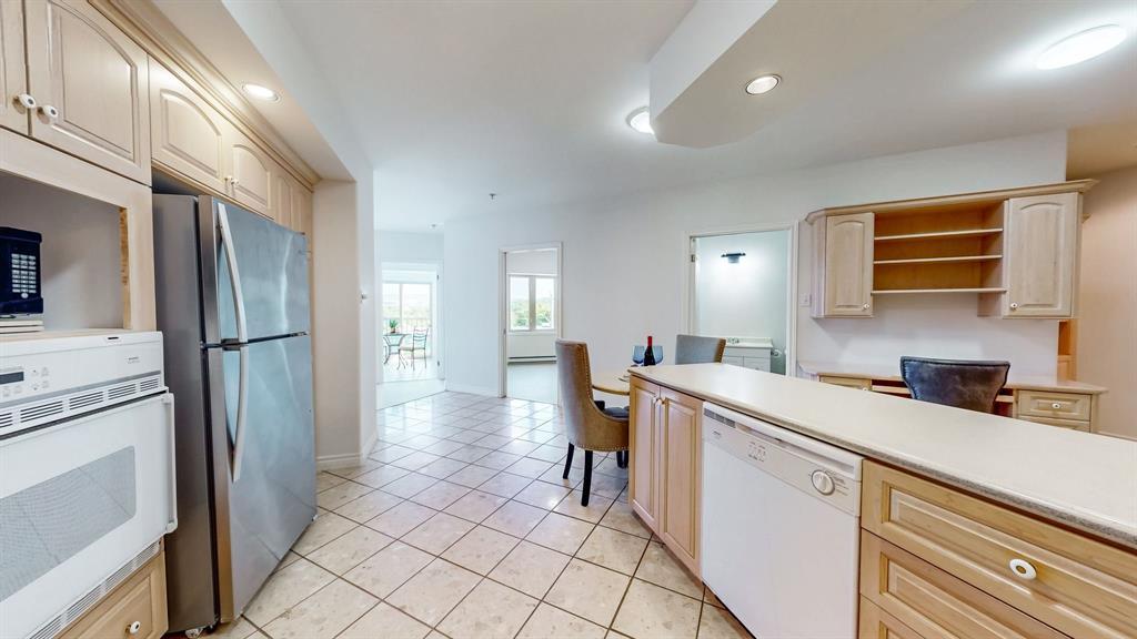 314-386 Elizabeth Avenue, St. John'S, NL - Indoor Photo Showing Kitchen