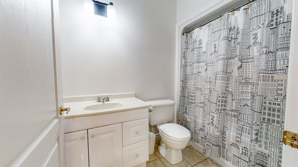 314-386 Elizabeth Avenue, St. John'S, NL - Indoor Photo Showing Bathroom
