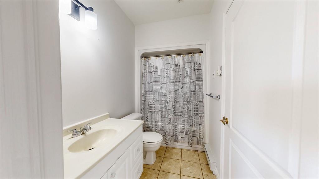314-386 Elizabeth Avenue, St. John'S, NL - Indoor Photo Showing Bathroom