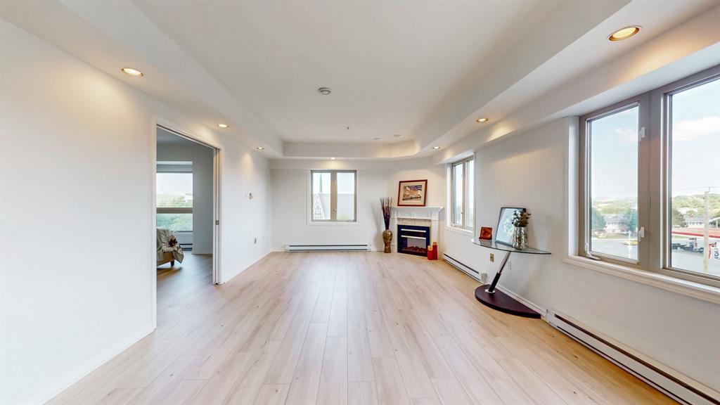 314-386 Elizabeth Avenue, St. John'S, NL - Indoor Photo Showing Other Room