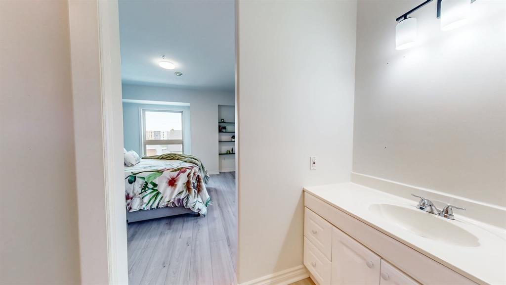 314-386 Elizabeth Avenue, St. John'S, NL - Indoor Photo Showing Bathroom