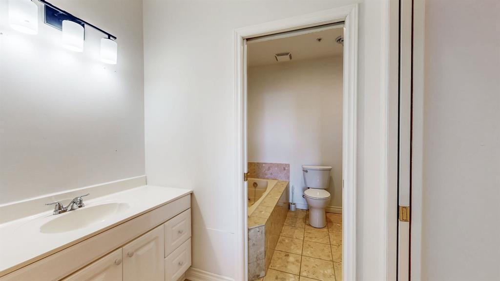 314-386 Elizabeth Avenue, St. John'S, NL - Indoor Photo Showing Bathroom