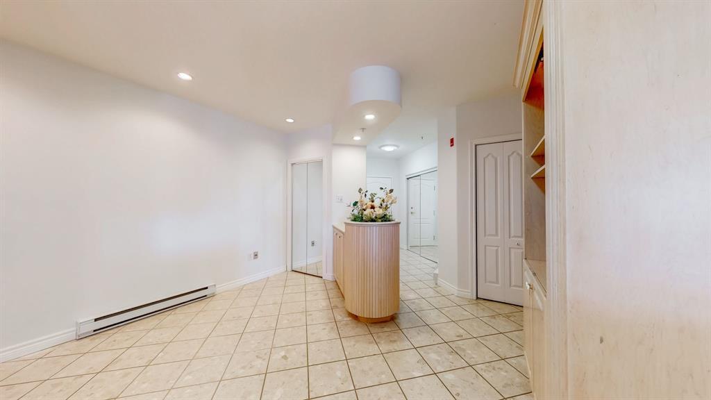 314-386 Elizabeth Avenue, St. John'S, NL - Indoor Photo Showing Other Room