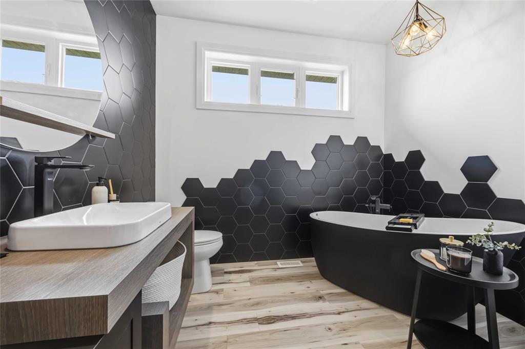 564 Franco Avenue, Sarnia, ON - Indoor