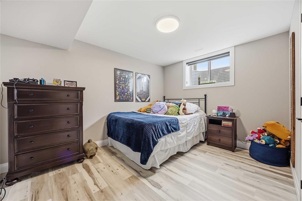 564 Franco Avenue, Sarnia, ON - Indoor Photo Showing Bedroom