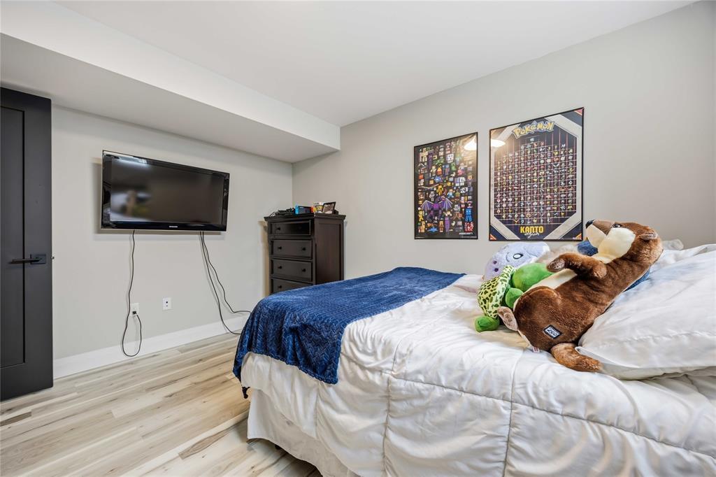 564 Franco Avenue, Sarnia, ON - Indoor Photo Showing Bedroom