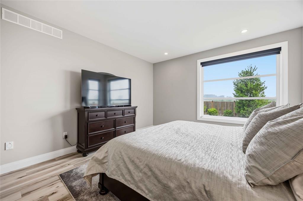 564 Franco Avenue, Sarnia, ON - Indoor Photo Showing Bedroom