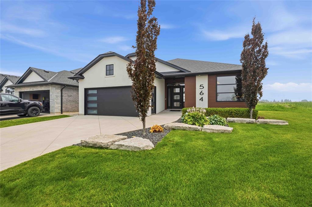 564 Franco Avenue, Sarnia, ON - Outdoor With Facade