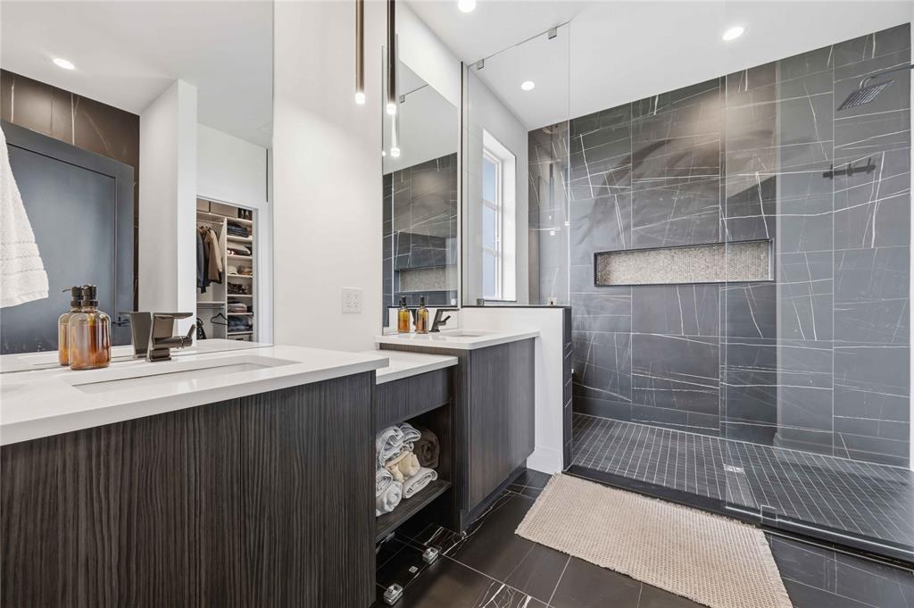 564 Franco Avenue, Sarnia, ON - Indoor Photo Showing Bathroom