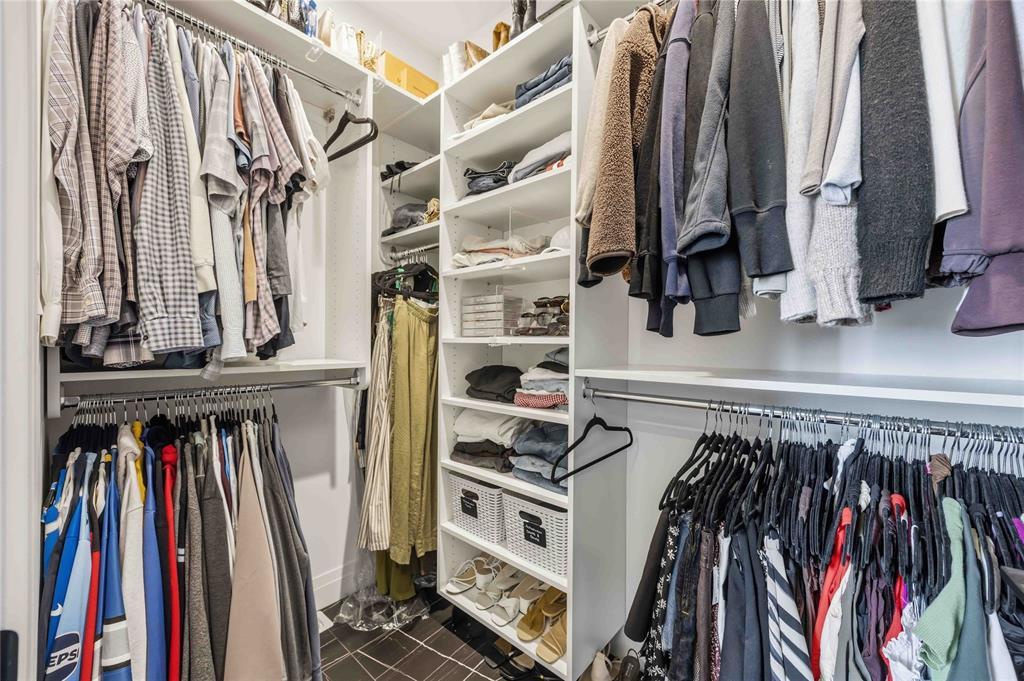 564 Franco Avenue, Sarnia, ON - Indoor With Storage