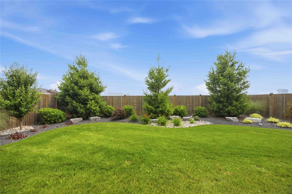 564 Franco Avenue, Sarnia, ON - Outdoor With Backyard