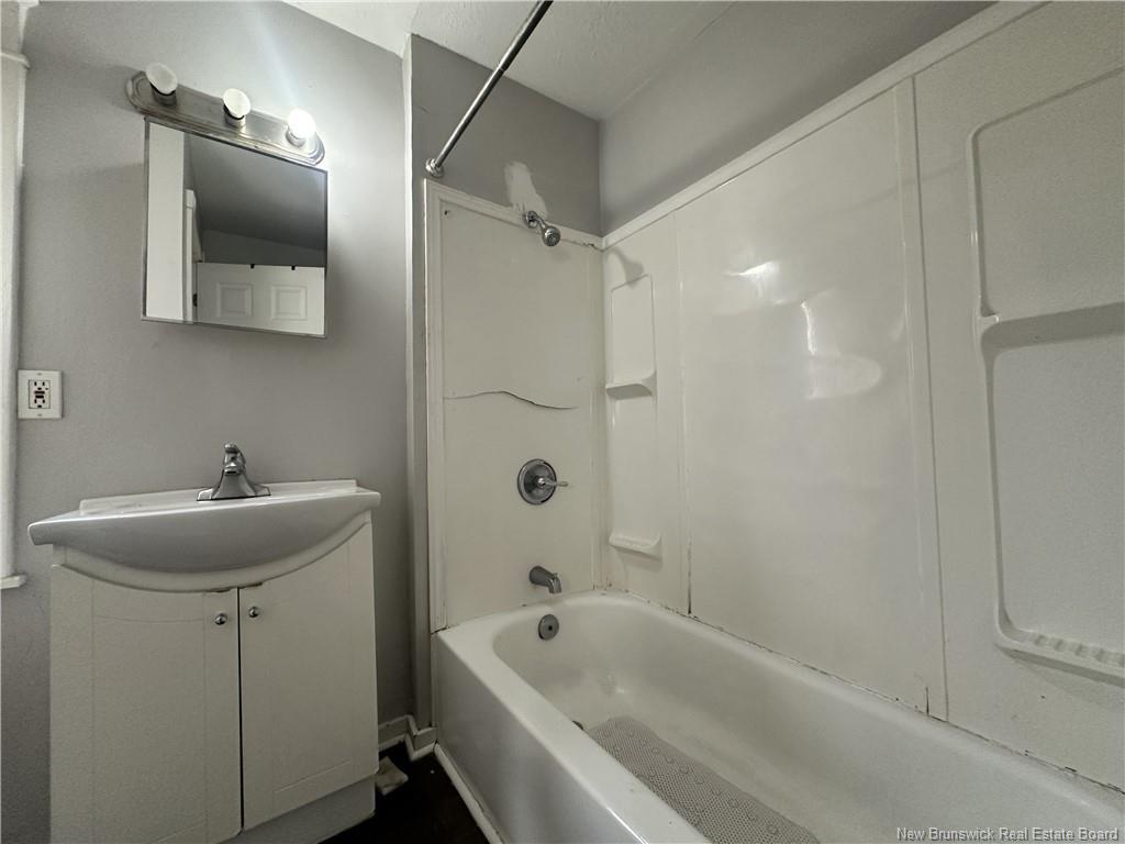 146 Dominion St, Moncton, NB - Indoor Photo Showing Bathroom