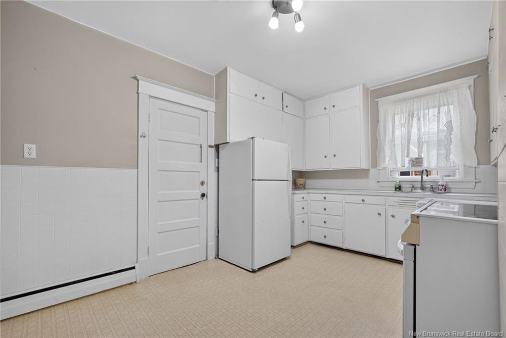 298-300 Cameron St, Moncton, NB - Indoor