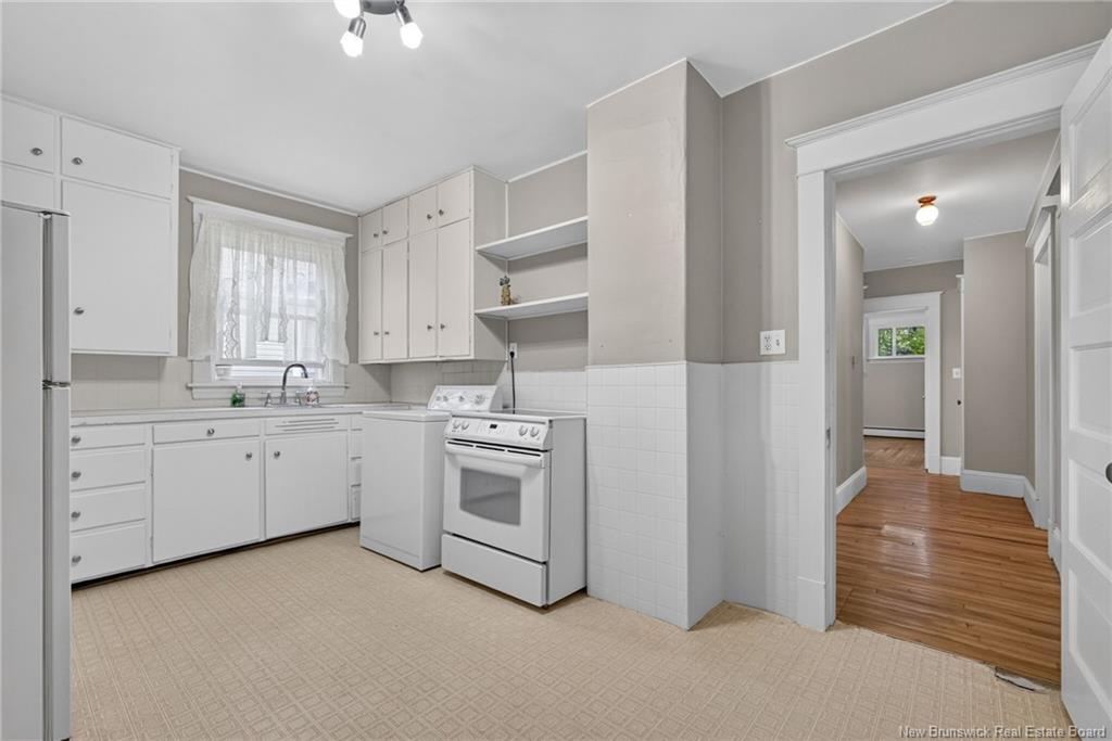 298-300 Cameron St, Moncton, NB - Indoor Photo Showing Kitchen With Double Sink