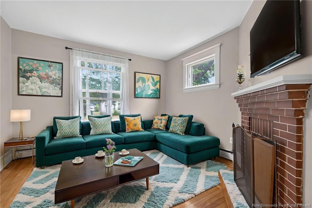 298-300 Cameron St, Moncton, NB - Indoor Photo Showing Living Room