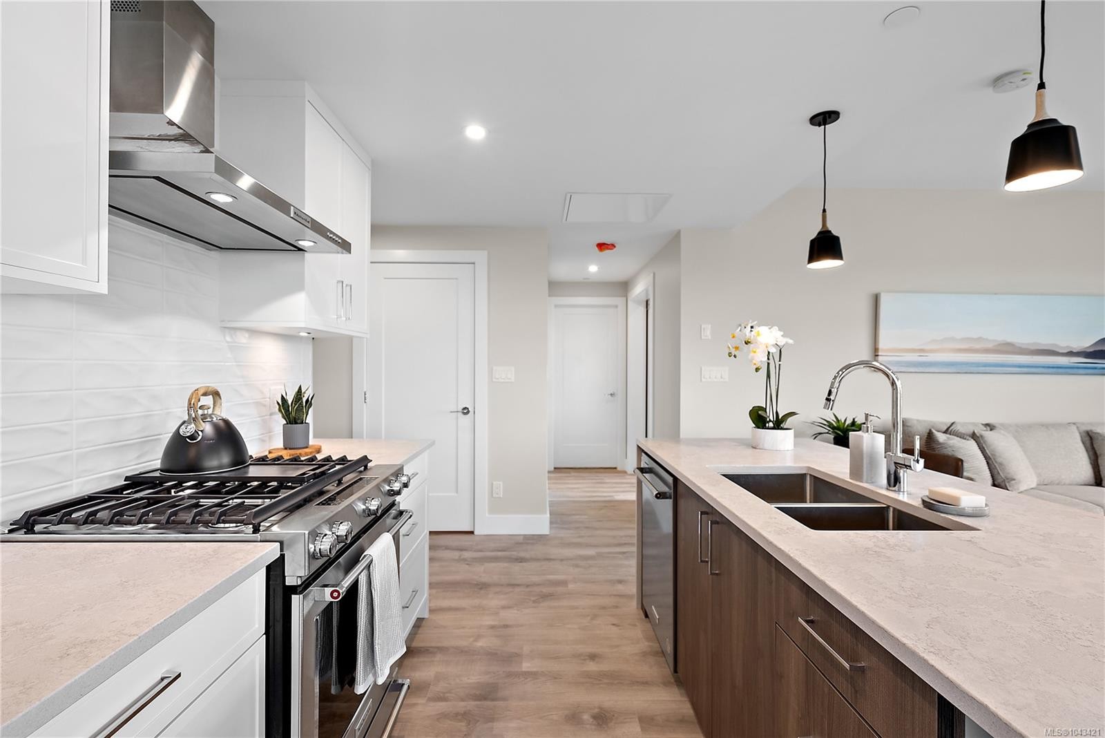 #202-2520 Hackett Cres, Central Saanich, BC - Indoor Photo Showing Kitchen With Double Sink With Upgraded Kitchen