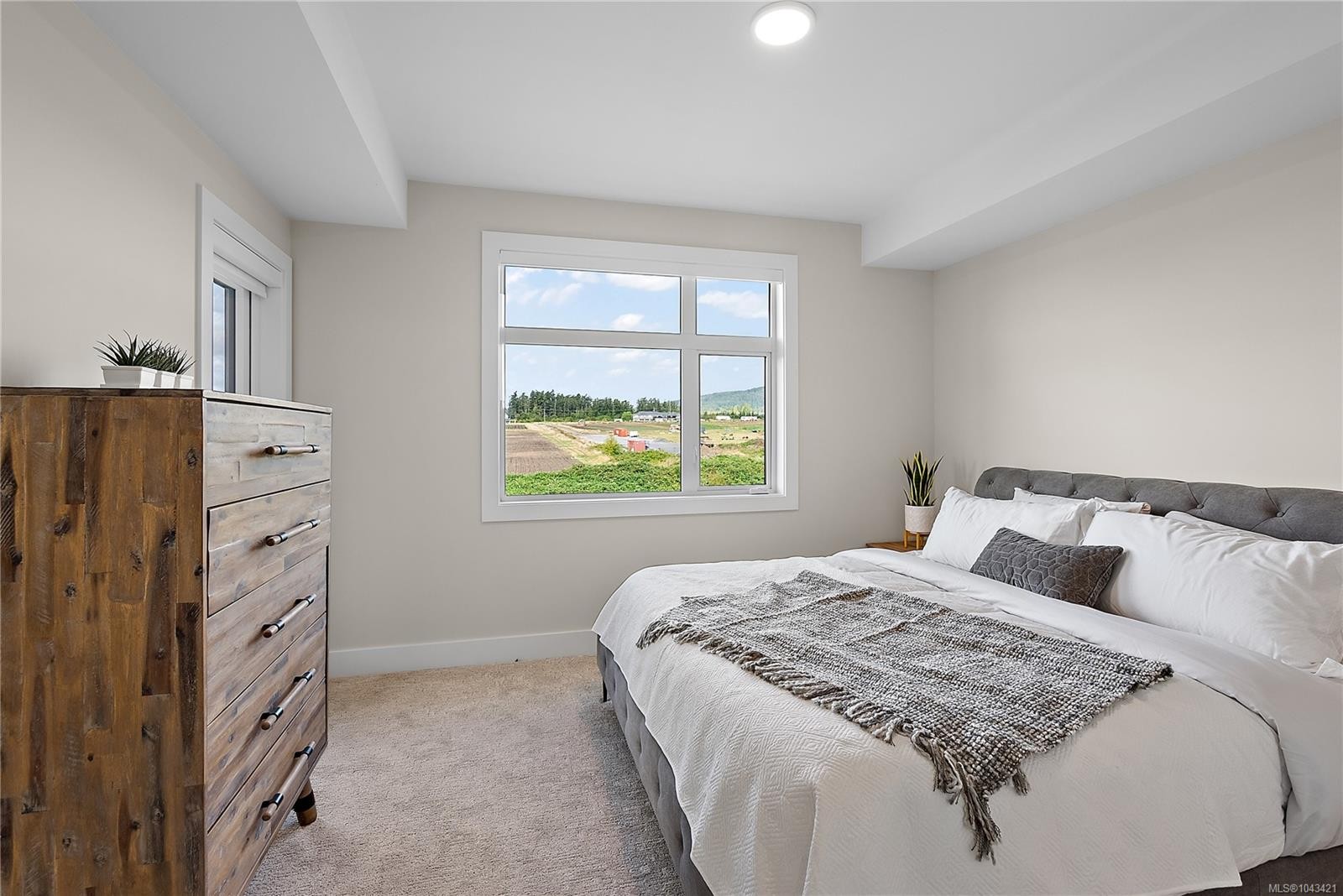 #202-2520 Hackett Cres, Central Saanich, BC - Indoor Photo Showing Bedroom