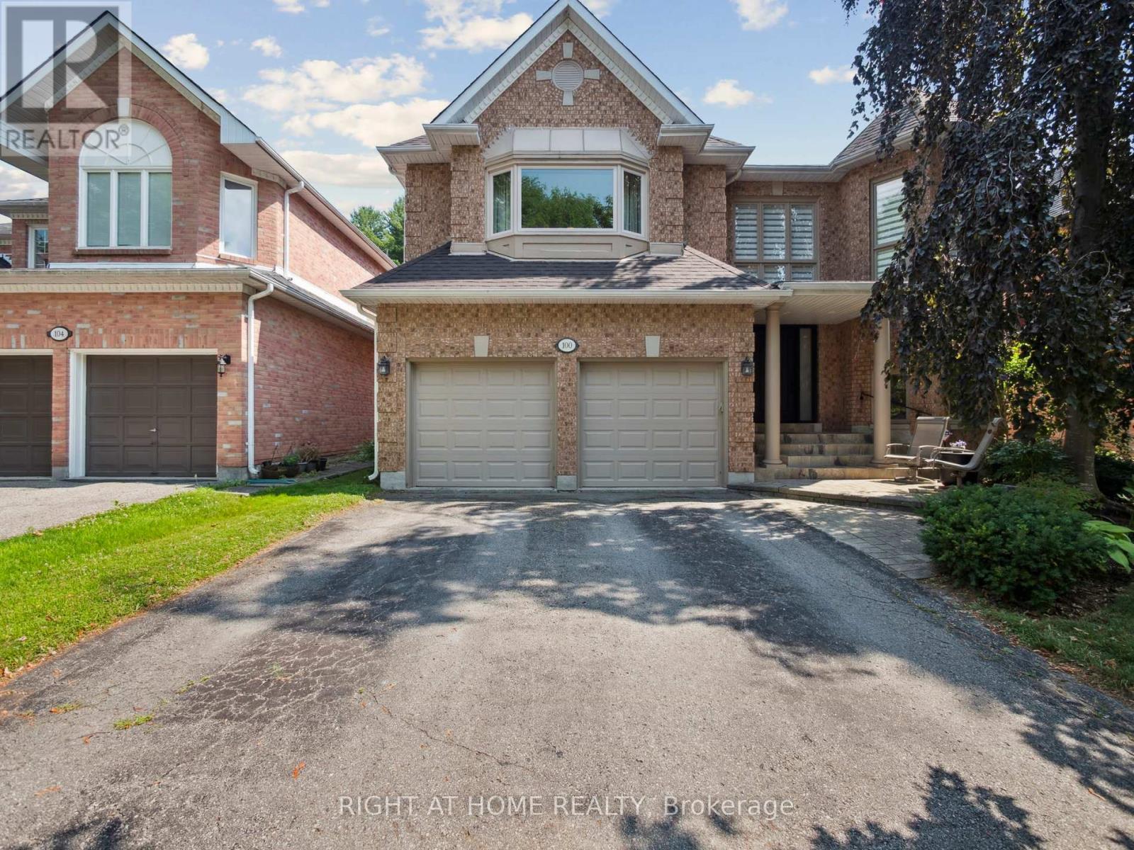 100 Carlyle Crescent, Aurora, ON - Outdoor With Facade