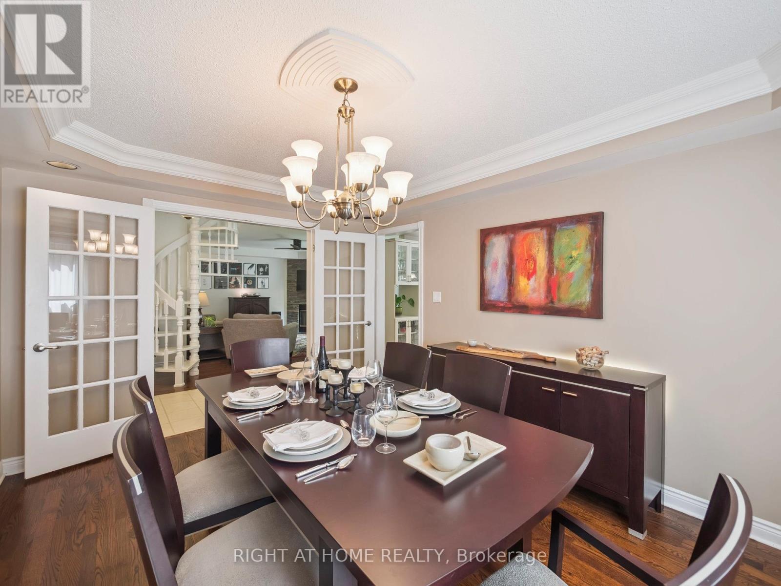 100 Carlyle Crescent, Aurora, ON - Indoor Photo Showing Dining Room