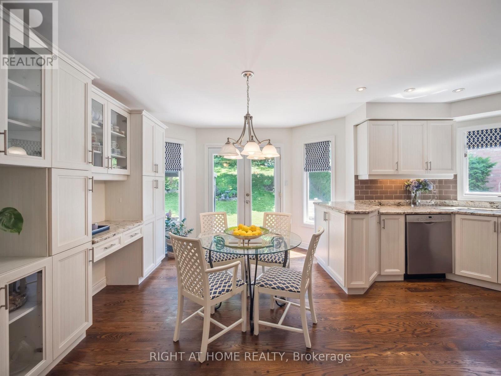 100 Carlyle Crescent, Aurora, ON - Indoor