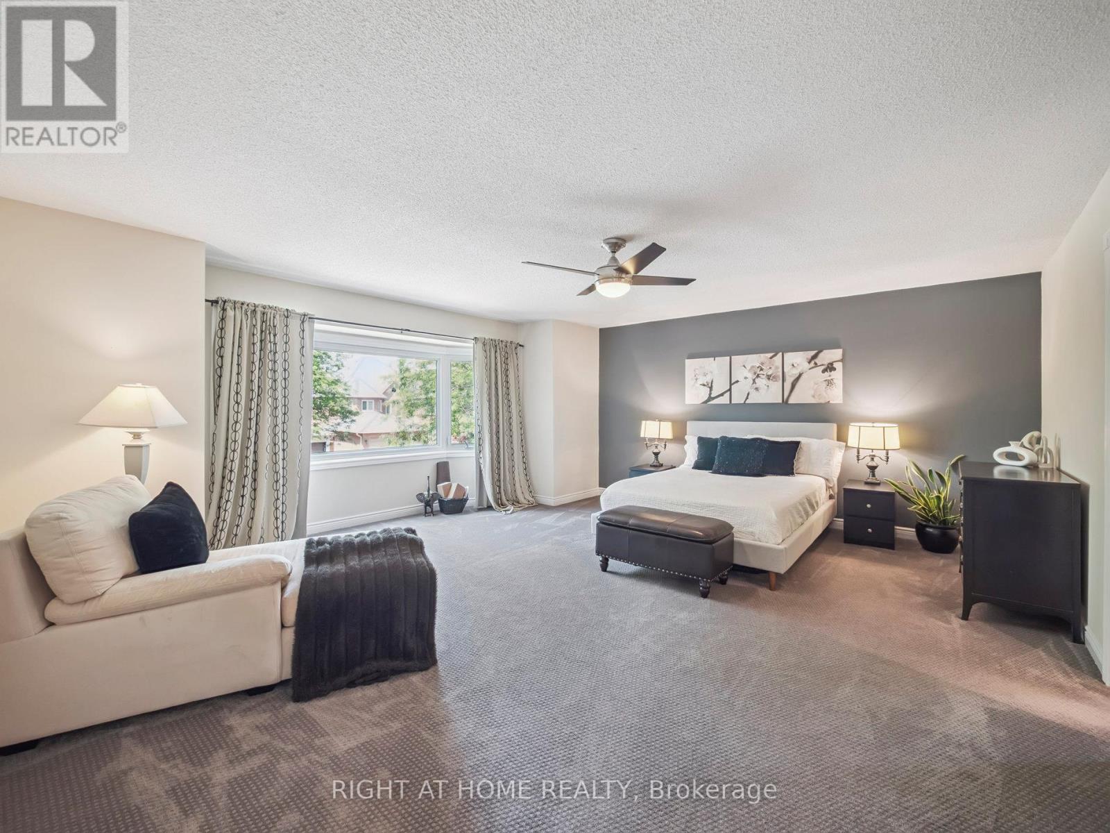 100 Carlyle Crescent, Aurora, ON - Indoor Photo Showing Bedroom