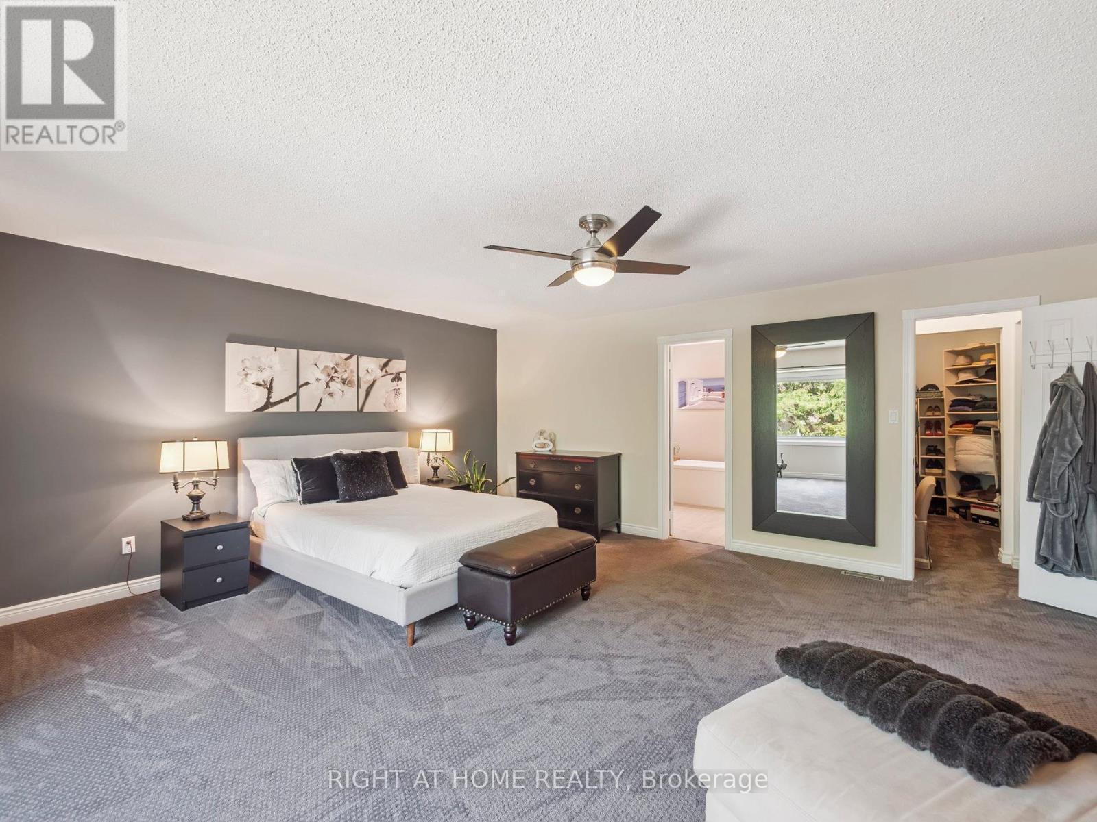 100 Carlyle Crescent, Aurora, ON - Indoor Photo Showing Bedroom