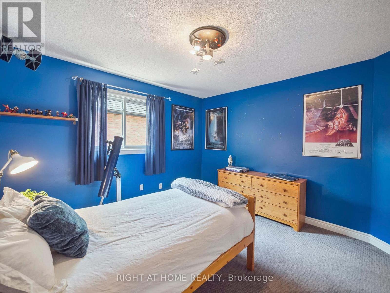100 Carlyle Crescent, Aurora, ON - Indoor Photo Showing Bedroom