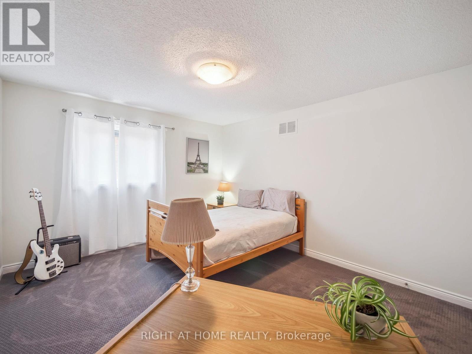 100 Carlyle Crescent, Aurora, ON - Indoor Photo Showing Bedroom