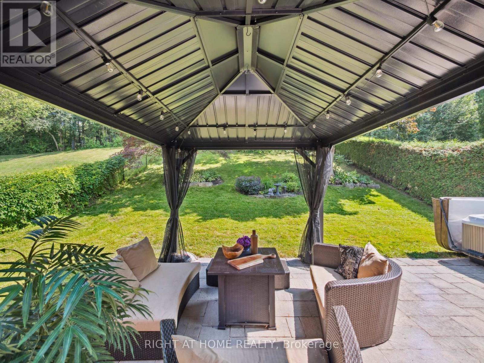 100 Carlyle Crescent, Aurora, ON - Outdoor With Deck Patio Veranda