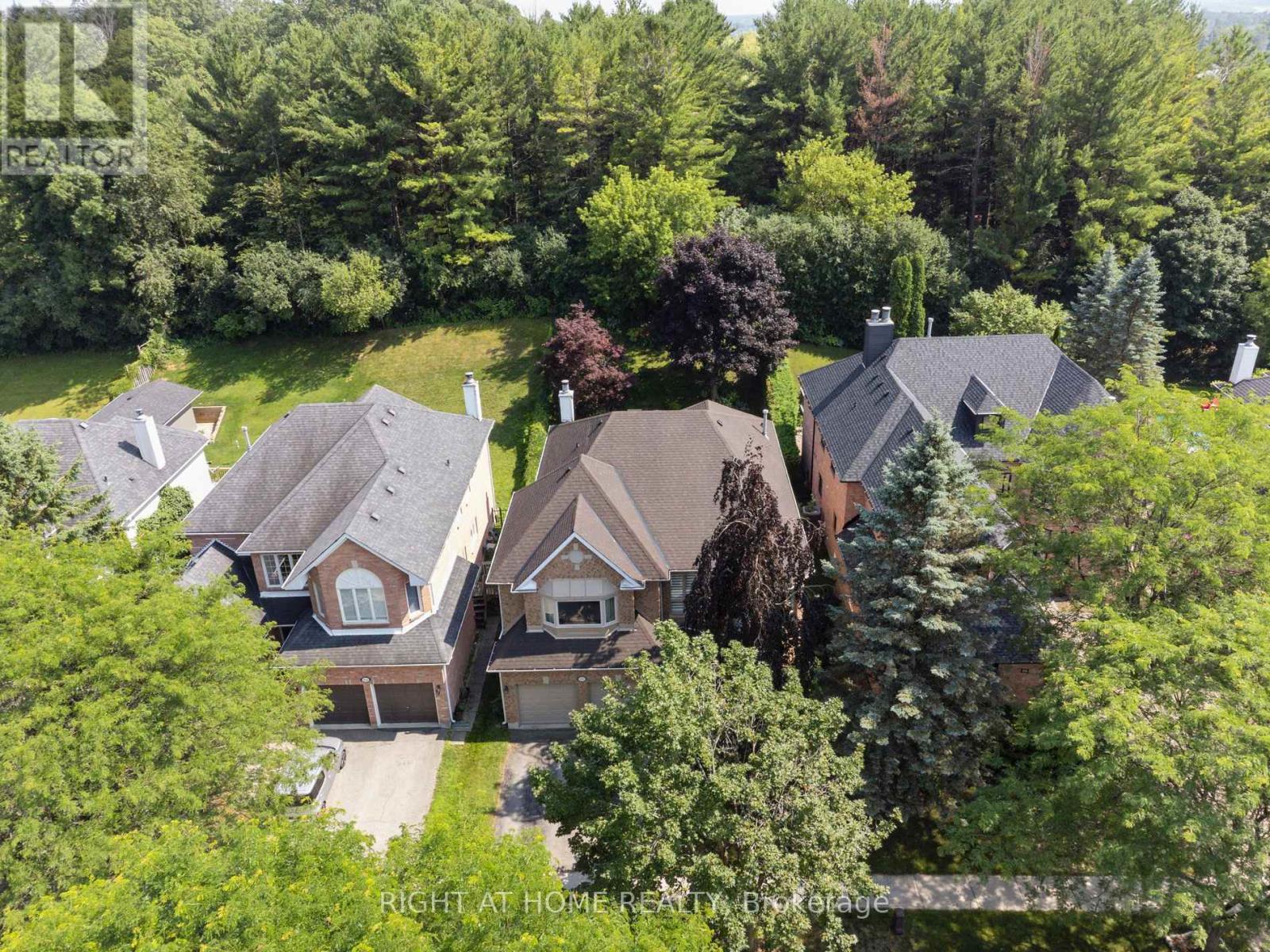 100 Carlyle Crescent, Aurora, ON - Outdoor