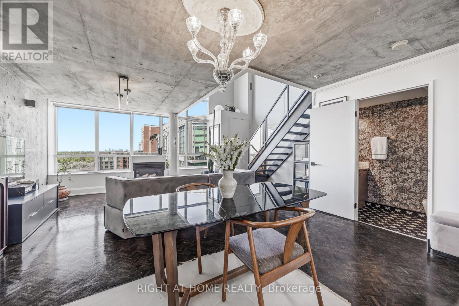 612 - 250 Manitoba Street, Toronto, ON - Indoor