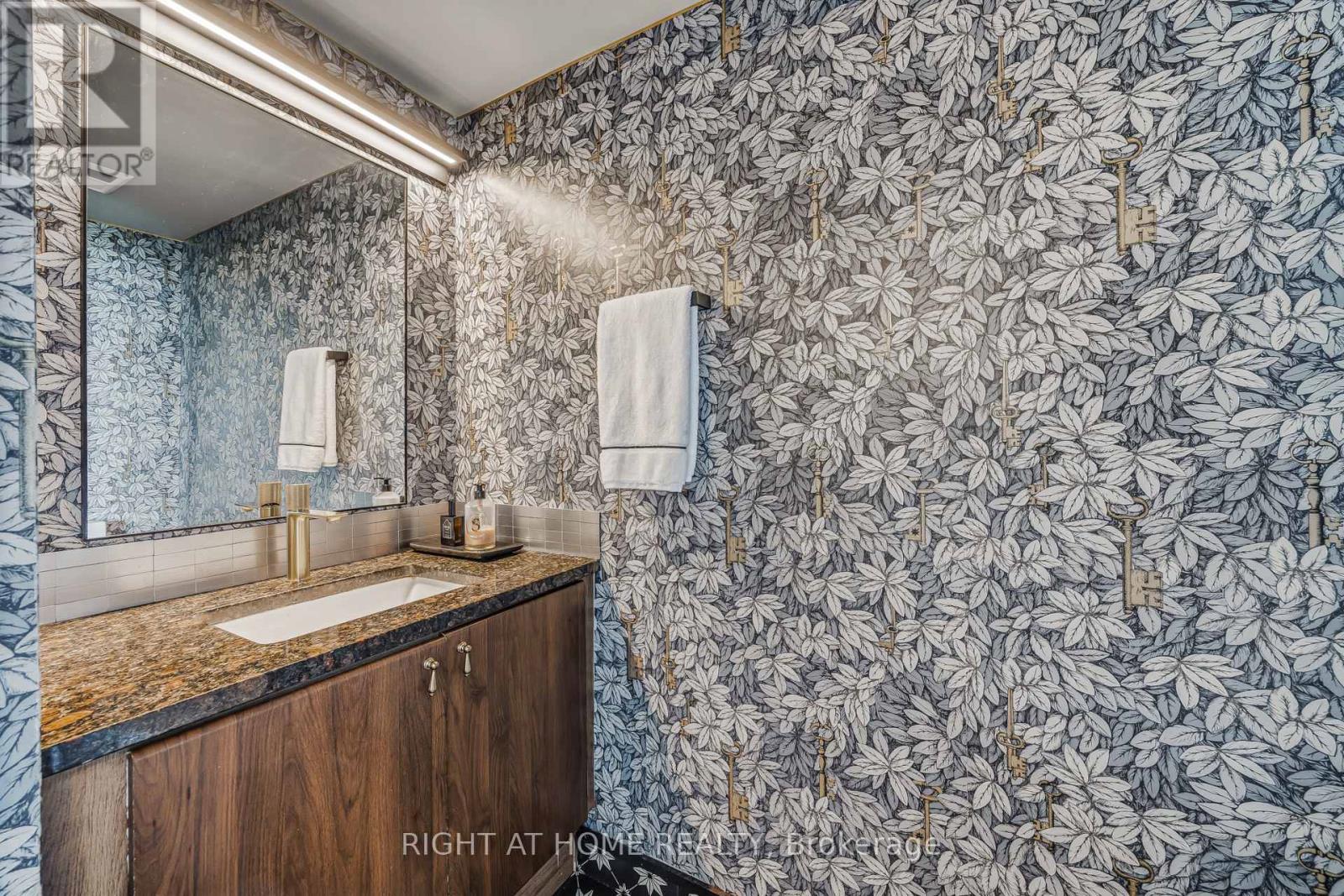 612 - 250 Manitoba Street, Toronto, ON - Indoor Photo Showing Bathroom