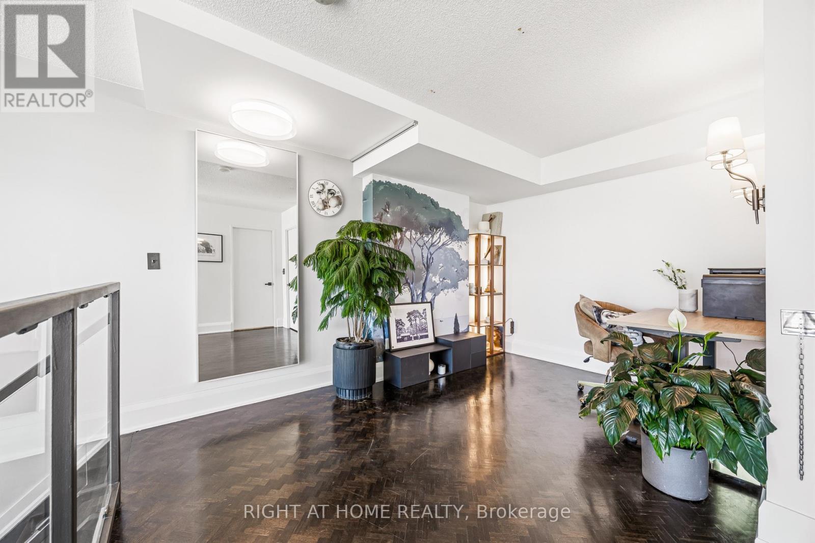 612 - 250 Manitoba Street, Toronto, ON - Indoor Photo Showing Other Room