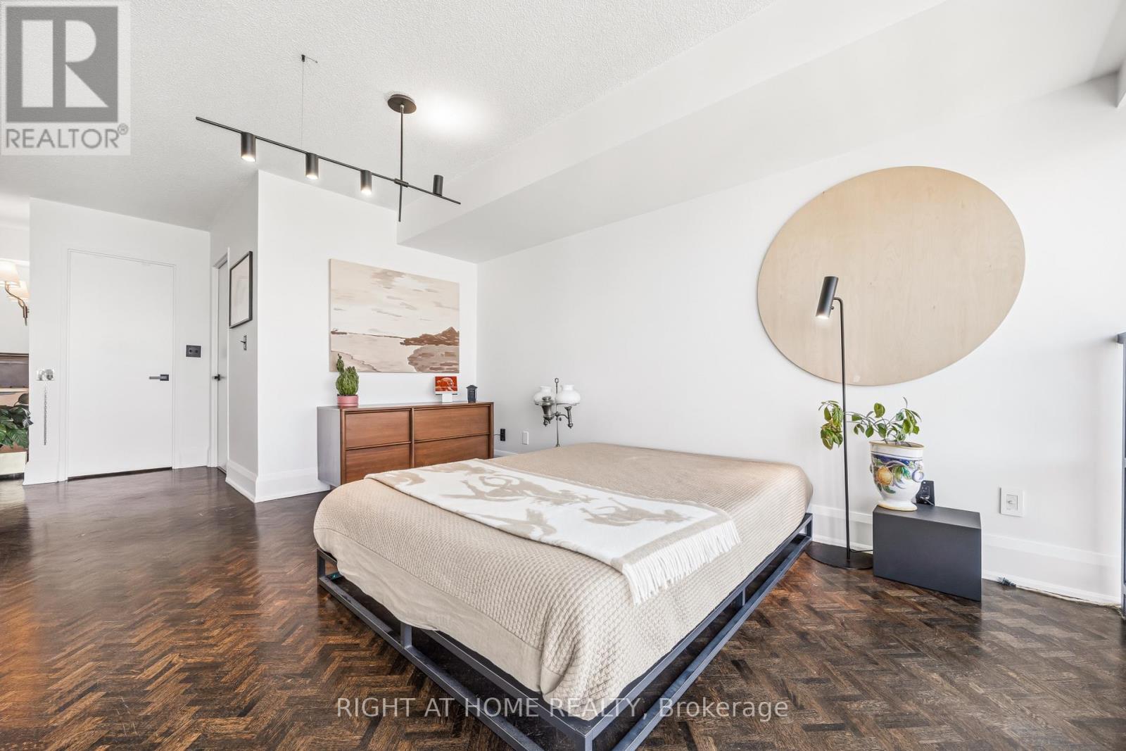 612 - 250 Manitoba Street, Toronto, ON - Indoor Photo Showing Bedroom