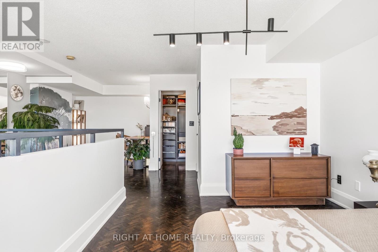 612 - 250 Manitoba Street, Toronto, ON - Indoor Photo Showing Other Room