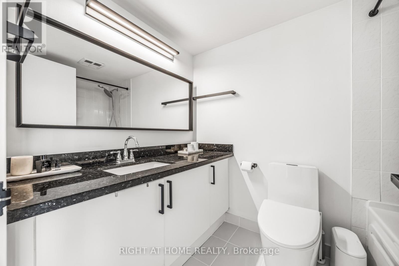612 - 250 Manitoba Street, Toronto, ON - Indoor Photo Showing Bathroom