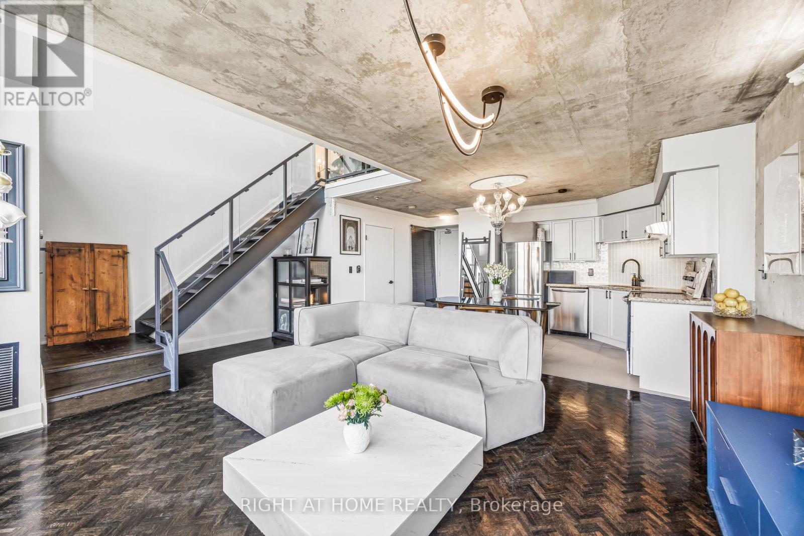612 - 250 Manitoba Street, Toronto, ON - Indoor