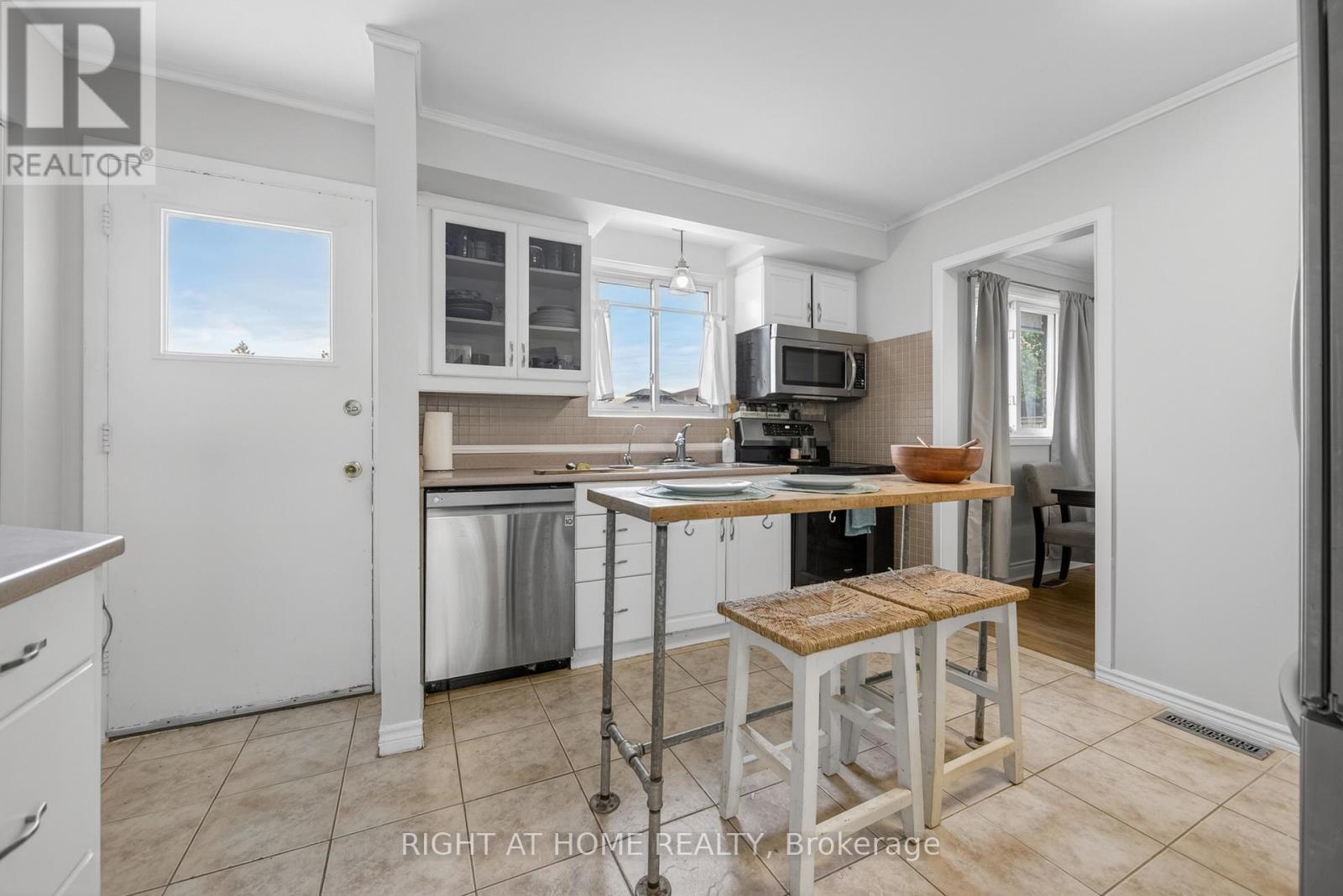 277 Pine Drive, Barrie, ON - Indoor Photo Showing Kitchen