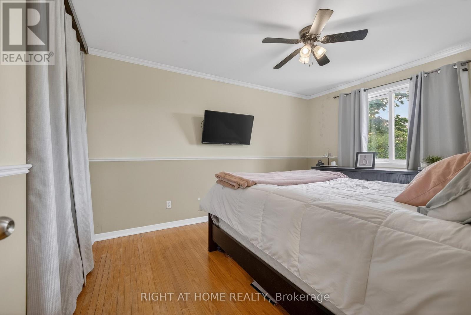277 Pine Drive, Barrie, ON - Indoor Photo Showing Bedroom