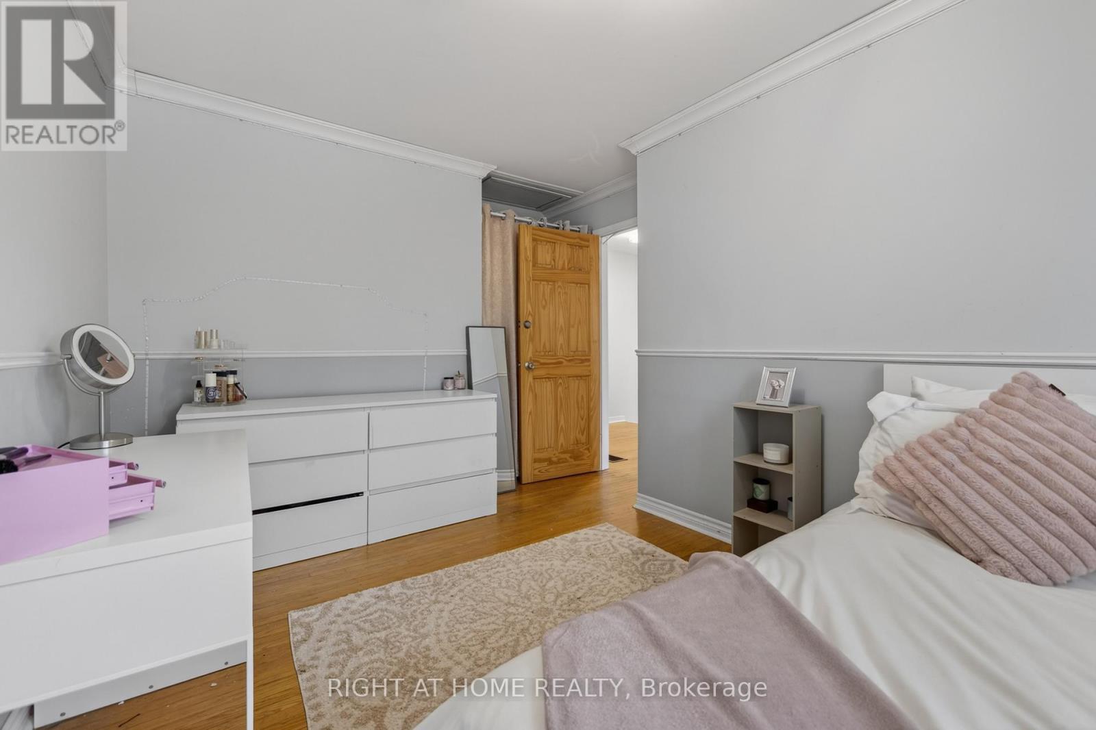 277 Pine Drive, Barrie, ON - Indoor Photo Showing Bedroom