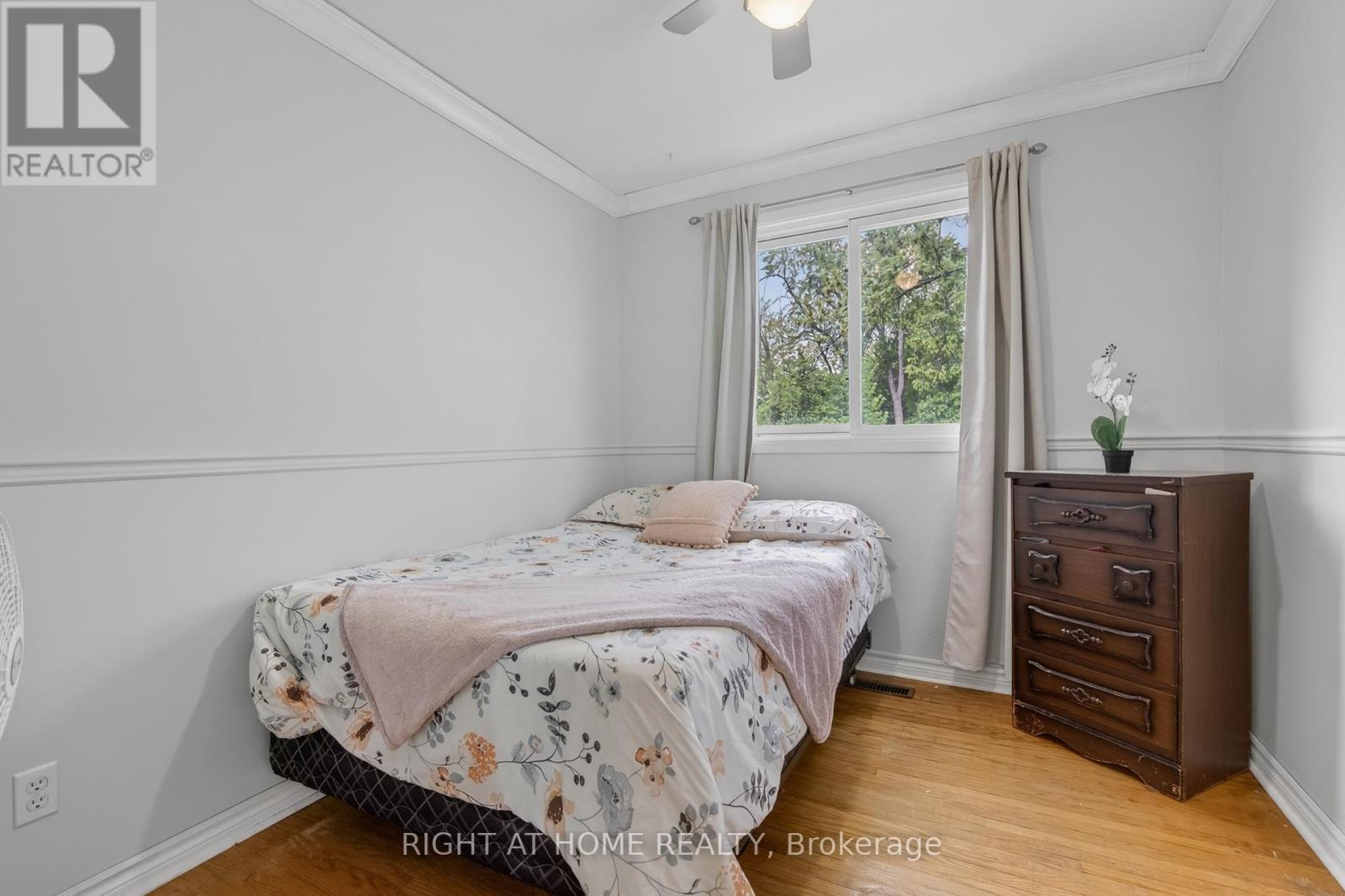 277 Pine Drive, Barrie, ON - Indoor Photo Showing Bedroom