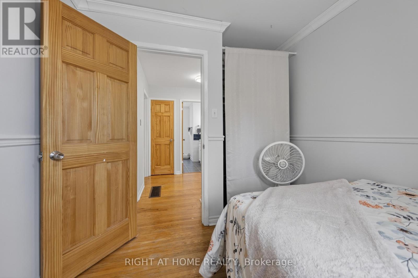 277 Pine Drive, Barrie, ON - Indoor Photo Showing Bedroom